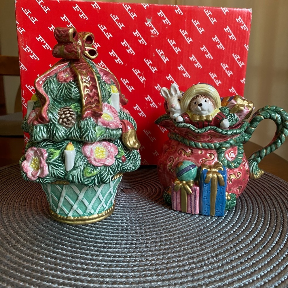 Fitz & Floyd Figural Cream & Sugar Set with Spoon & Box Christmas Wreath Pattern